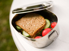 Bild einer Brotbox mit frischem Gemüse